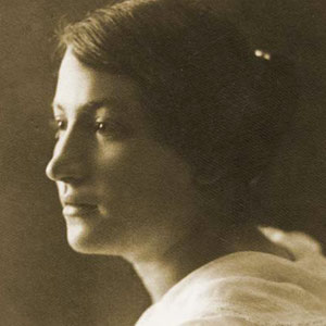 Sepia tone photo of Sarah Aaronsohn circa 1917